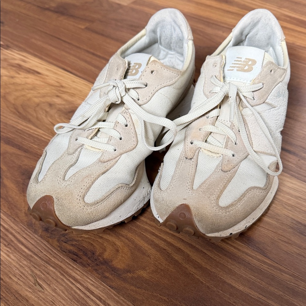 New Balance 327 Sneakers